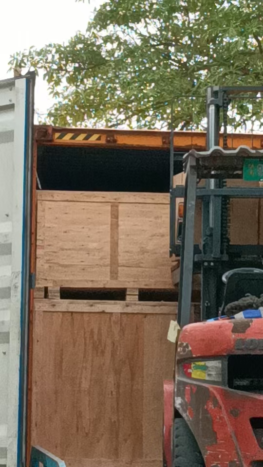 LCL cargo consolidation and container loading at CFS warehouse